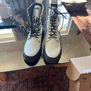 Viron Appleskin boots - size 42